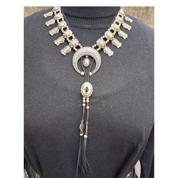 4 items - (2 belts 2 necklaces) Western Style - Picture 3 of 4